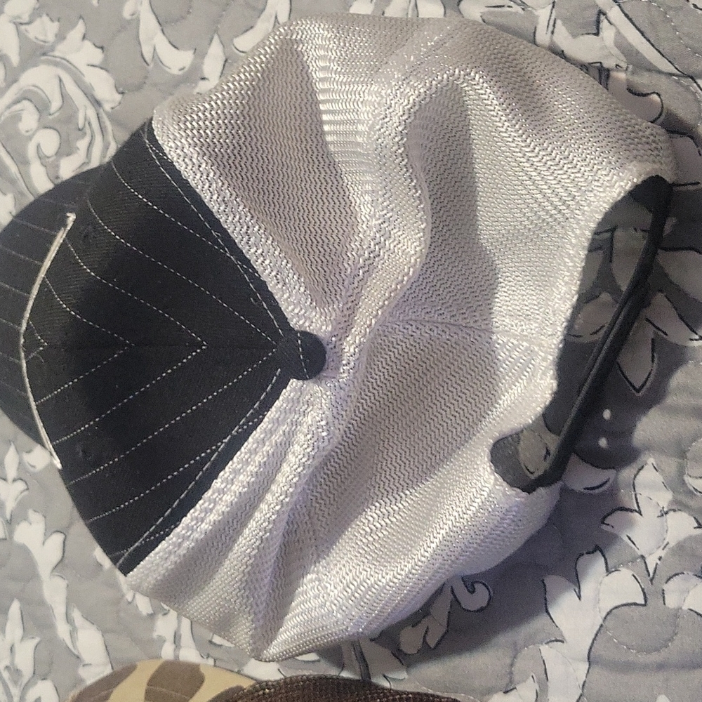 Yeti Camouflage Hat/ An Array Black With White Pin - image 5